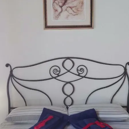Casa La Rondine Дом отдыха Bucine